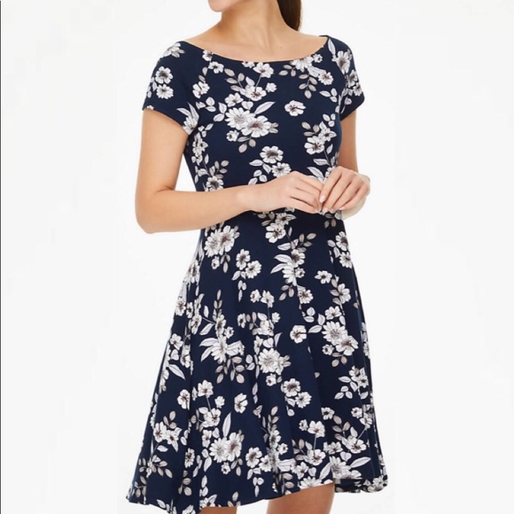 LOFT Dresses & Skirts - 💙 LOFT Floral Dress NWT